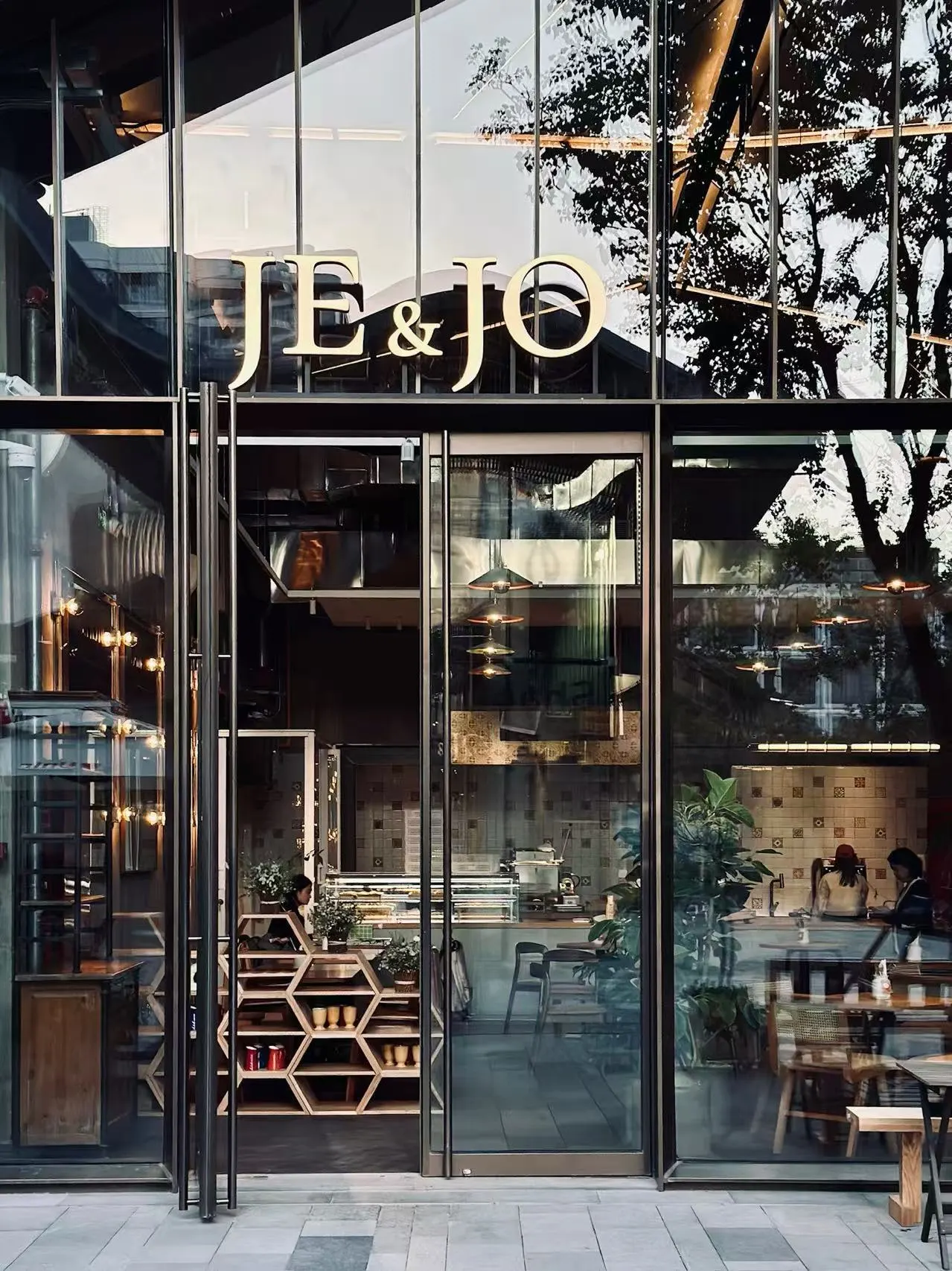 JE&JO glass facade by day, seating visible inside
